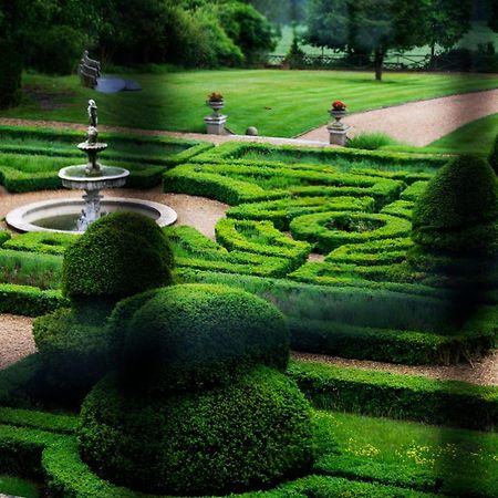 Danesfield House Hotel And Spa Марлоу Экстерьер фото