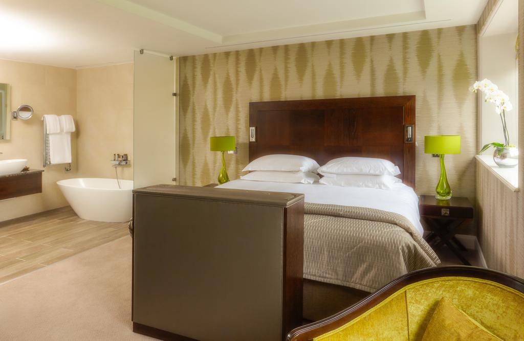 Danesfield House Hotel And Spa Марлоу Экстерьер фото
