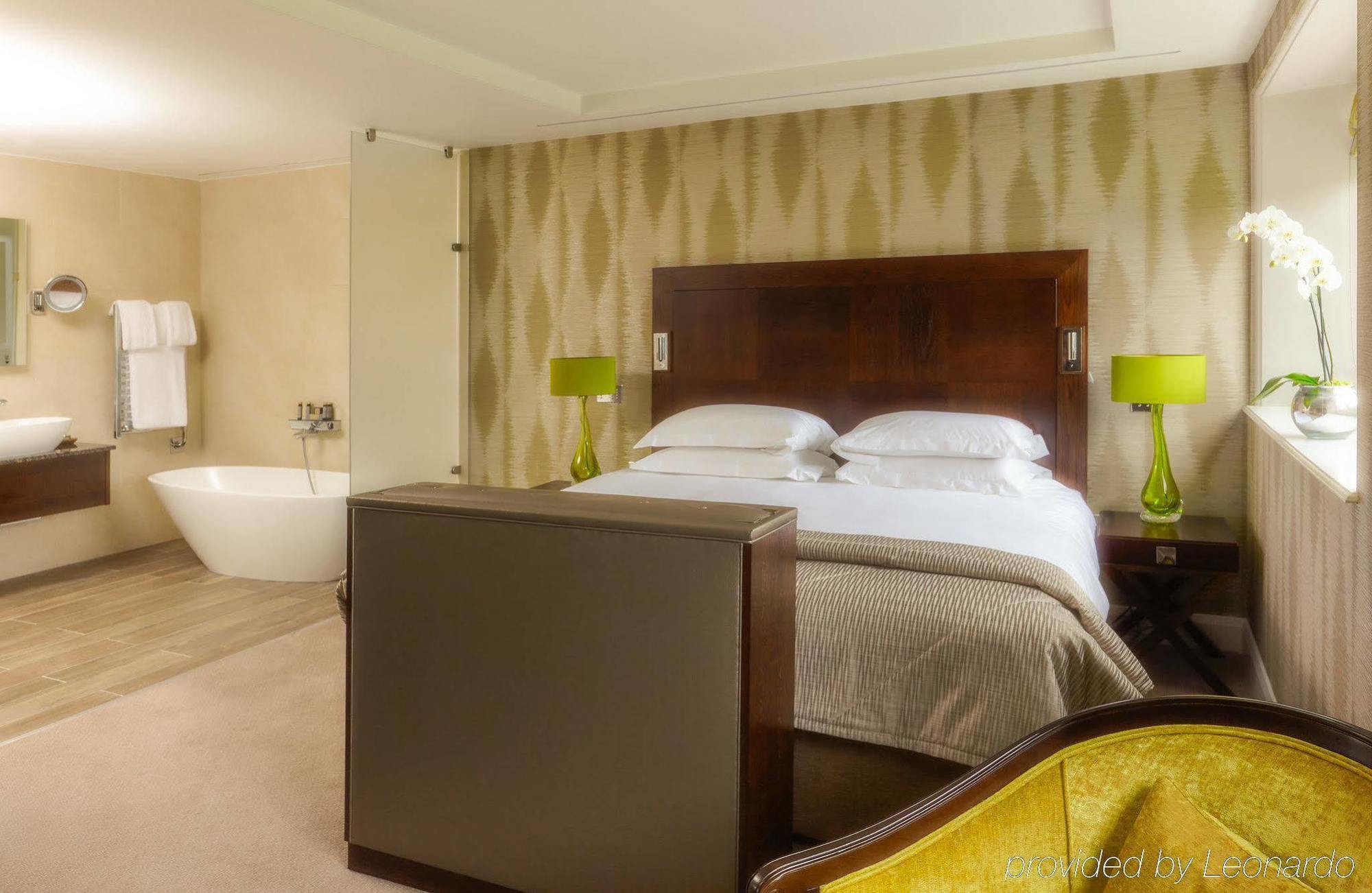 Danesfield House Hotel And Spa Марлоу Экстерьер фото
